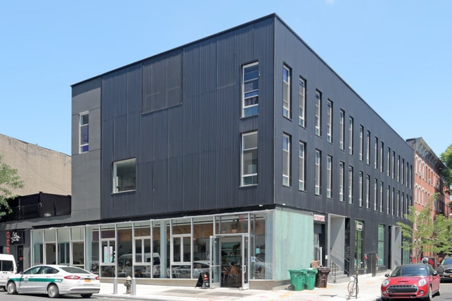 357 Grand St in Brooklyn, NY - Building Photo - Building Photo
