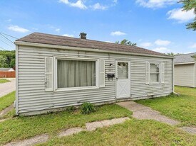 2411 Delaware St in Mishawaka, IN - Building Photo