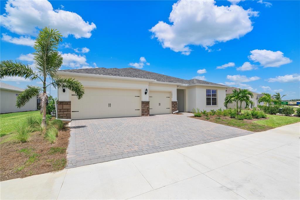 16056 Shoreline Dr in Punta Gorda, FL - Building Photo