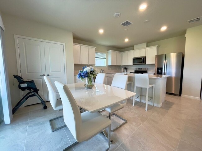 2143 Charming Ave in Davenport, FL - Building Photo - Building Photo