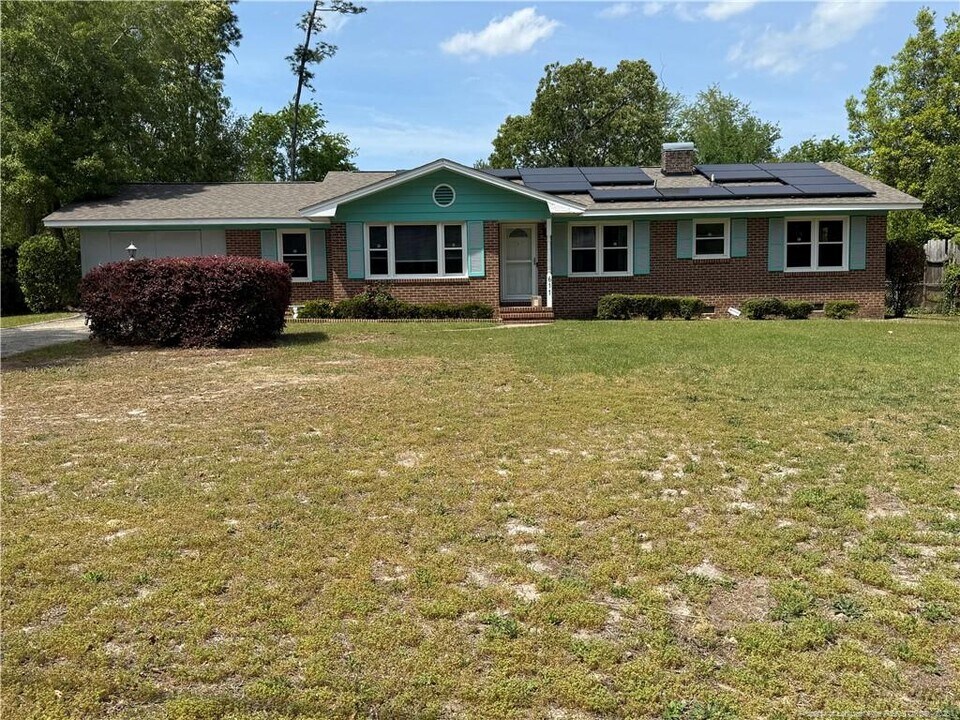 611 Galloway Dr in Fayetteville, NC - Building Photo