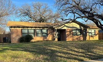 1222 Brookhollow Dr in Irving, TX - Building Photo