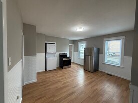 10 Acton St in Worcester, MA - Building Photo