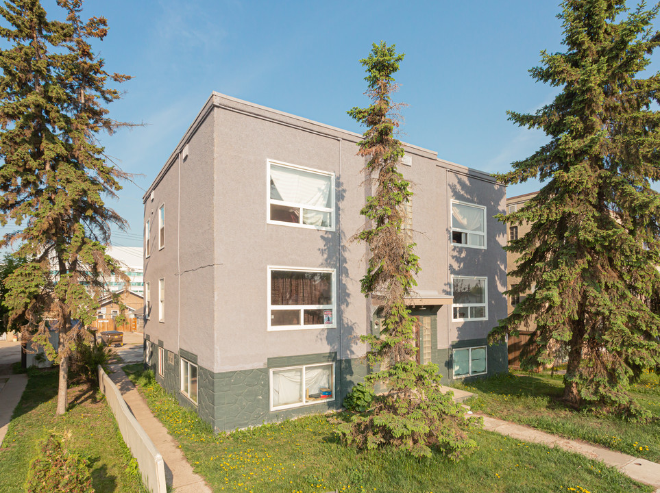 10966 97th St NW in Edmonton, AB - Building Photo