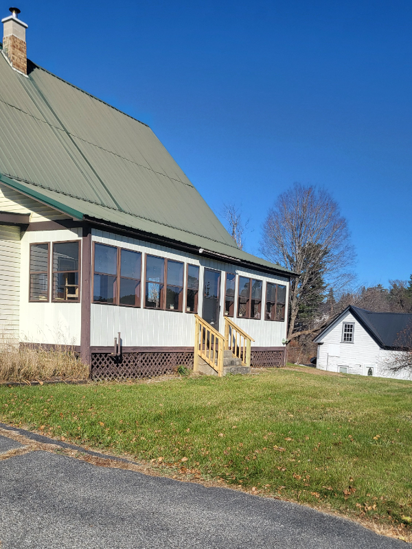 8 Gooden in Whitefield, NH - Foto de edificio - Building Photo