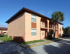 Summerset At International Crossing in Orlando, FL - Foto de edificio - Building Photo