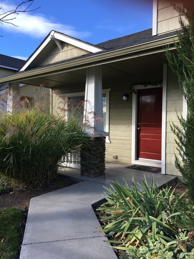 552 E Anton St in Meridian, ID - Foto de edificio - Building Photo