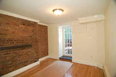 118 E 7th St in New York, NY - Building Photo