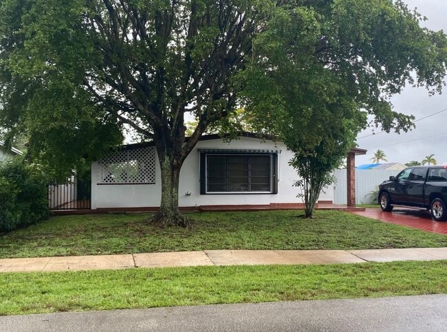 6001 SW 116th Ave in Miami, FL - Building Photo - Building Photo