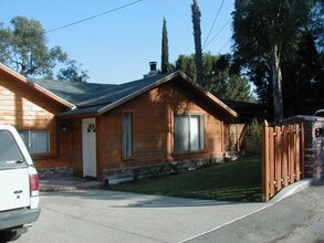 23162 Smith Rd in Chatsworth, CA - Building Photo - Building Photo