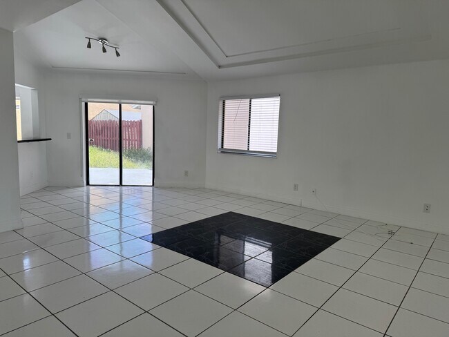 11111 SW 10th St in Pembroke Pines, FL - Building Photo - Building Photo