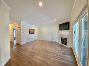 64 Roundtree Ct in Beacon, NY - Building Photo - Building Photo