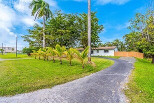 535 N Biscayne River Dr in Miami, FL - Building Photo