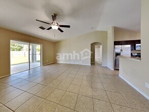 1260 SE Nancy Ln in Port St. Lucie, FL - Foto de edificio - Building Photo