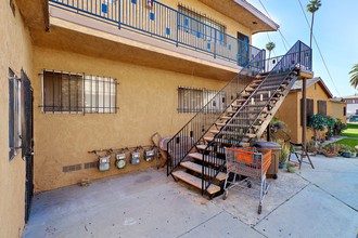 627 W 82nd St in Los Angeles, CA - Building Photo - Building Photo