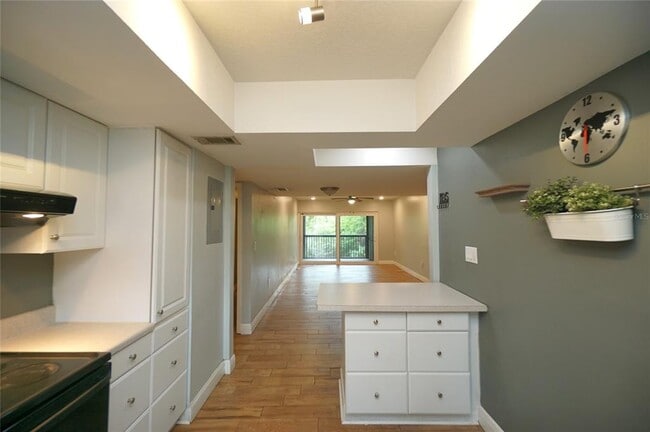 760 S Village Dr in St. Petersburg, FL - Building Photo - Building Photo