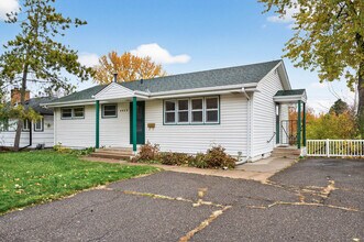 3953 Arthur St NE in Minneapolis, MN - Building Photo - Building Photo