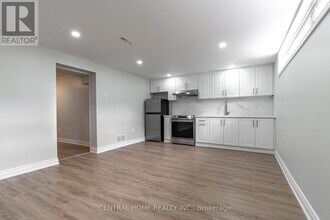 17 Alanadale Ave in Markham, ON - Building Photo - Building Photo