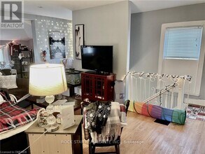 36 Lake St in St Catharines, ON - Building Photo - Building Photo