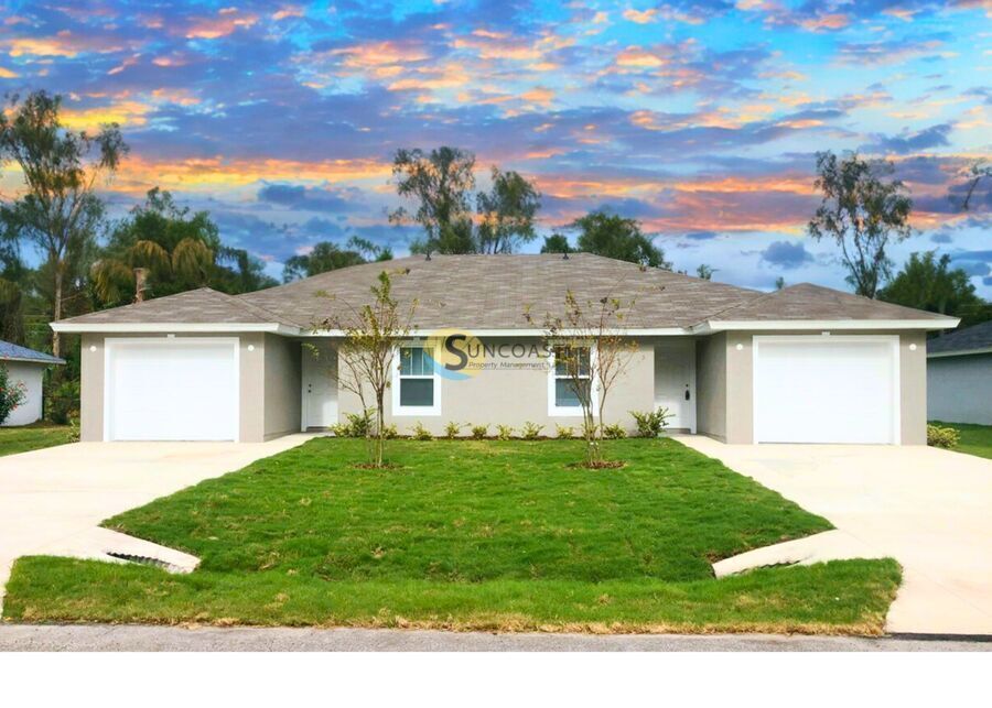 16 Providence Ln in Palm Coast, FL - Building Photo