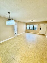 10008 Twin Lakes Dr in Coral Springs, FL - Building Photo - Building Photo