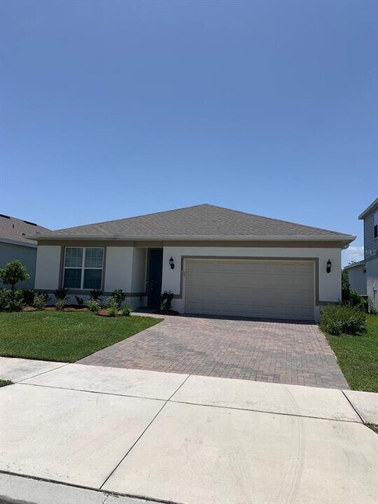 4986 Royal Point Ave in Kissimmee, FL - Building Photo
