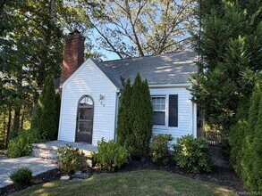 154 N Rd in White Plains, NY - Building Photo - Building Photo