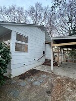 5 Birch Ct in Riverhead, NY - Building Photo