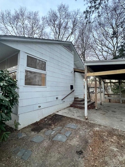 5 Birch Ct in Riverhead, NY - Foto de edificio - Building Photo