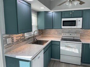 156 NE 20th Ct in Wilton Manors, FL - Building Photo - Building Photo