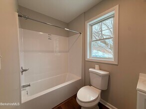 40 E Hoosac St in Adams, MA - Building Photo - Building Photo