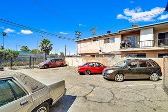 922 W 84th St in Los Angeles, CA - Building Photo - Building Photo