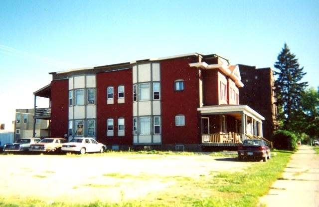 211-213 N 5th Ave in Virginia, MN - Building Photo