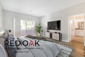 6700 Franklin Pl in Los Angeles, CA - Foto de edificio - Building Photo