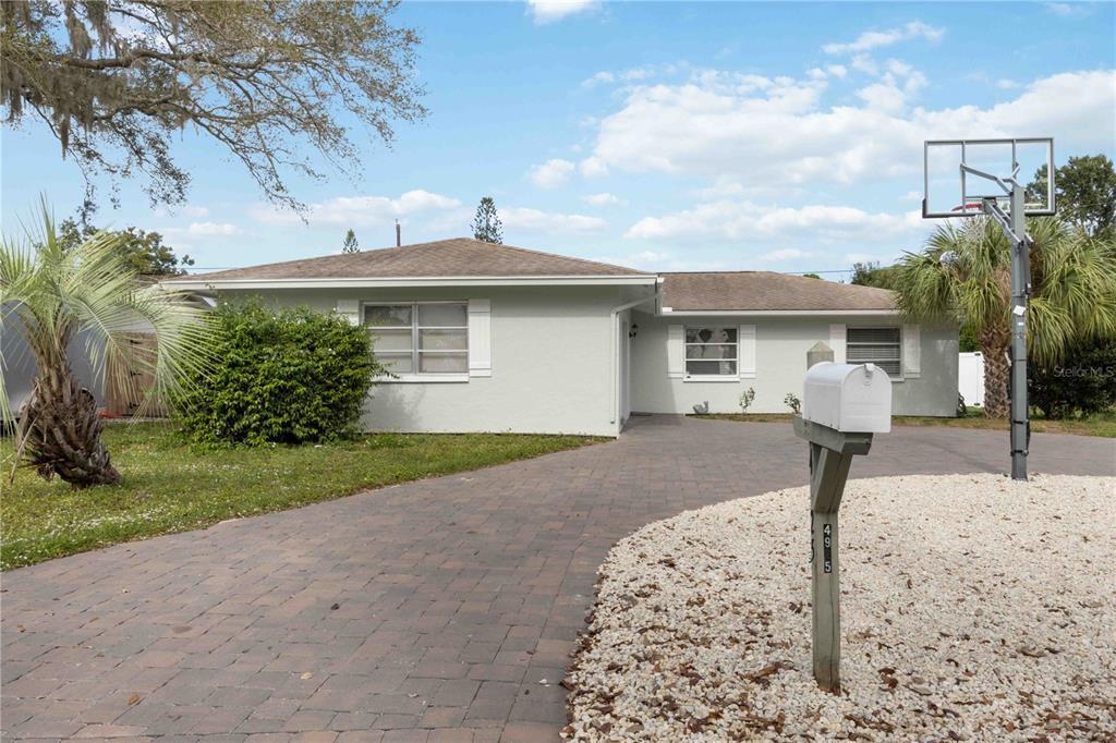 4925 Silk Oak Dr in Sarasota, FL - Building Photo