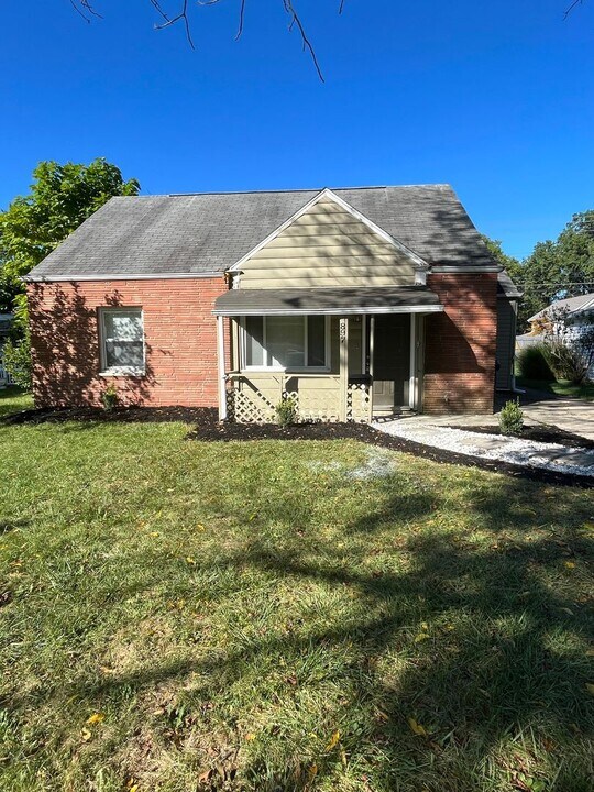 897 Exeter Rd in Columbus, OH - Building Photo