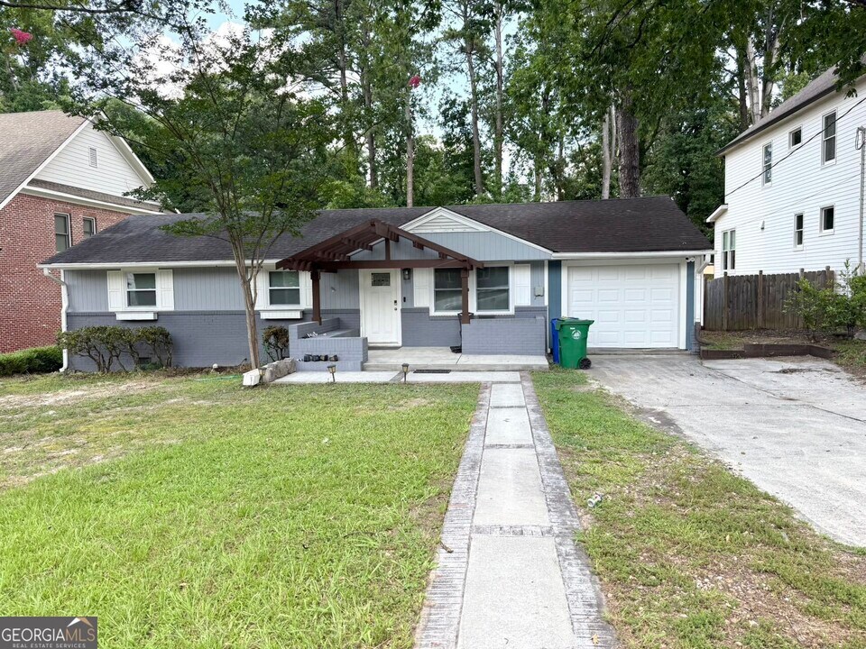 1872 Canmont Dr NE in Atlanta, GA - Building Photo