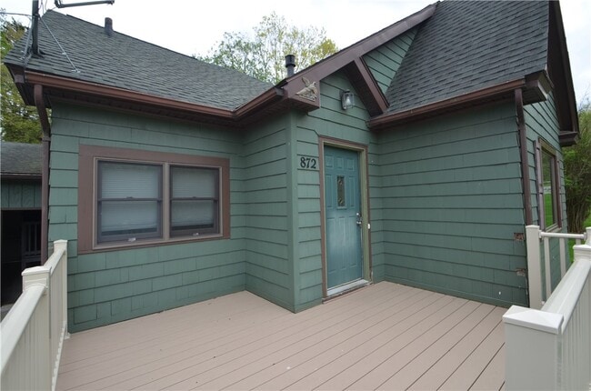 property at 872 Thomas Ave