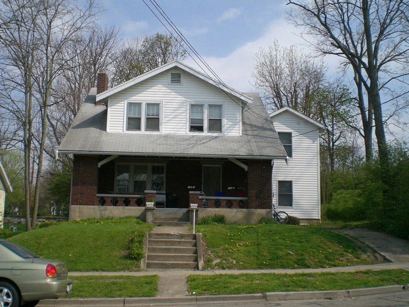 306 W High St in Oxford, OH - Building Photo