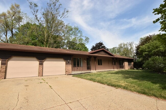 1155 N Hampton Dr NE in Grand Rapids, MI - Building Photo - Building Photo