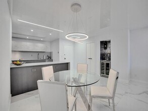 2500 Parkview Dr, Unit 1112 in Hallandale Beach, FL - Foto de edificio - Building Photo