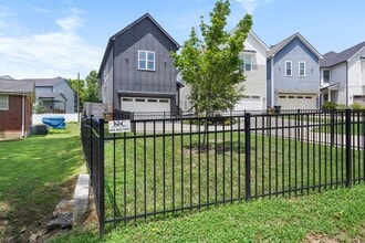 605 Bagleyshop Dr in Nashville, TN - Building Photo - Building Photo