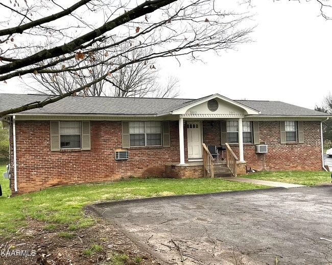 property at 1013 W Parkway Ave
