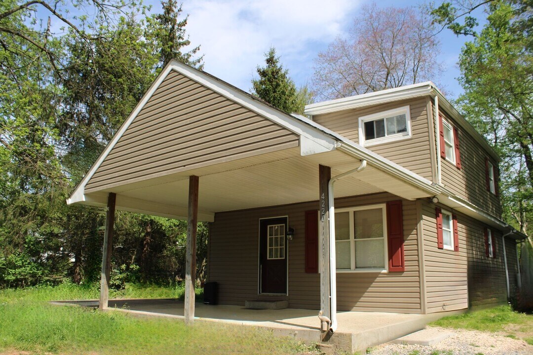 4220 Conewago Rd in Dover, PA - Building Photo