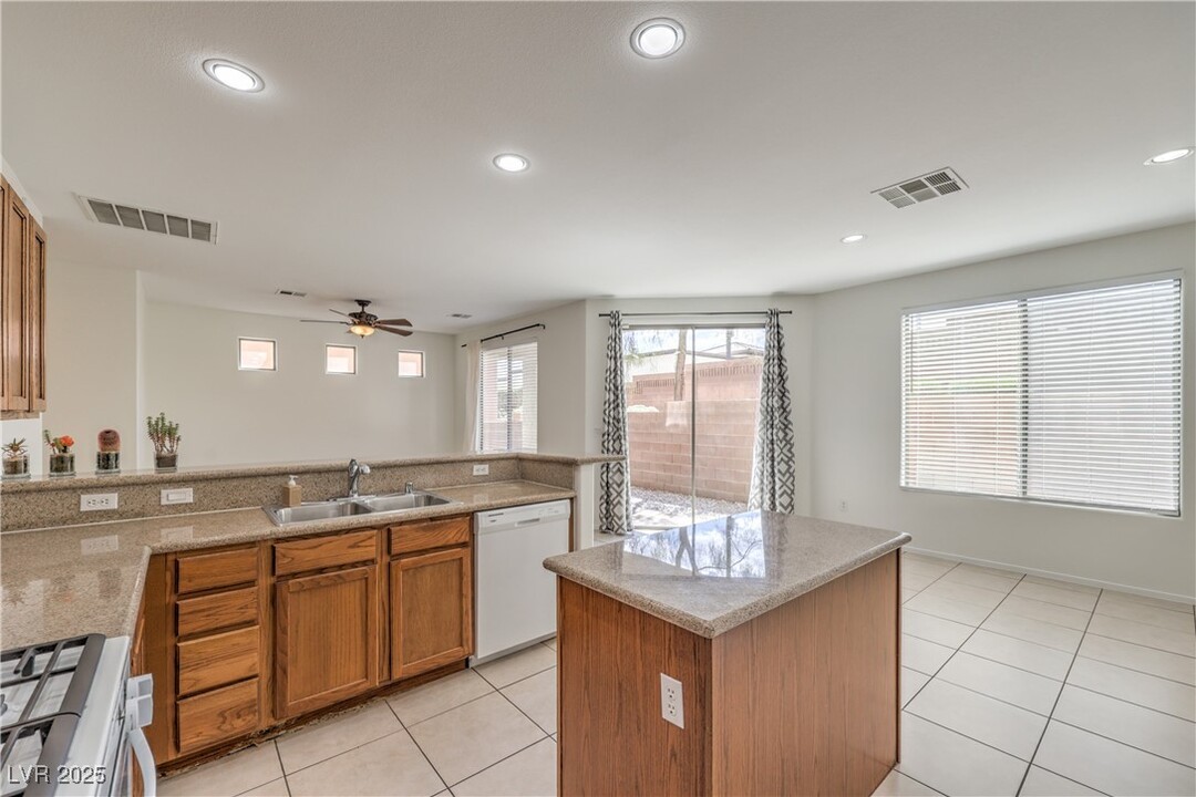 10057 Bonterra Ave in Las Vegas, NV - Building Photo