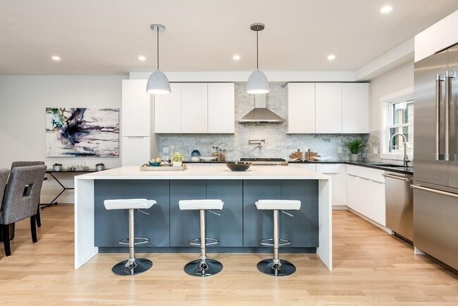 76 Clark Rd, Unit 1 in Brookline, MA - Building Photo - Building Photo