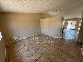 1725 W Sauvignon Dr in Tucson, AZ - Building Photo - Building Photo