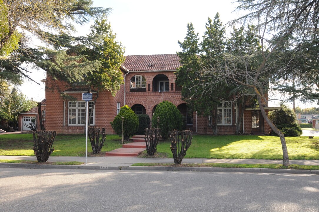 704 N Stockton St in Stockton, CA - Building Photo