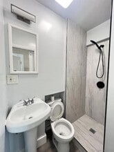 4060 Oakcrest Dr in San Diego, CA - Building Photo - Building Photo