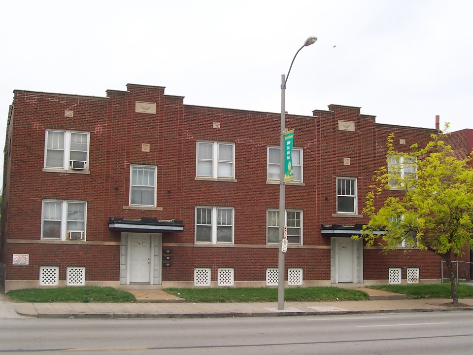 7931 N Broadway St in St. Louis, MO - Building Photo